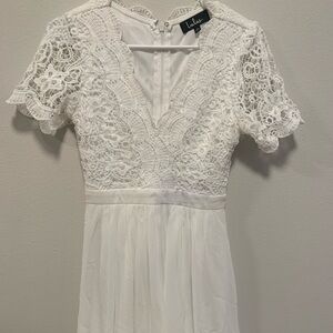 Lulu's XS white Lace Accent Vneck party dress EUC